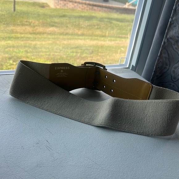 Express Tan and Gray Belt Bag Versatile and Stylish - Picture 5 of 7